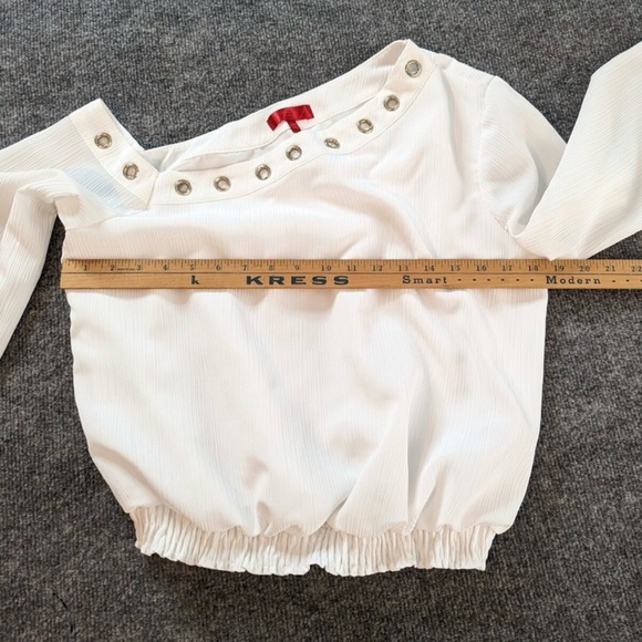 Jennifer Lopez White Blouse with Silver Accents - Picture 3 of 6